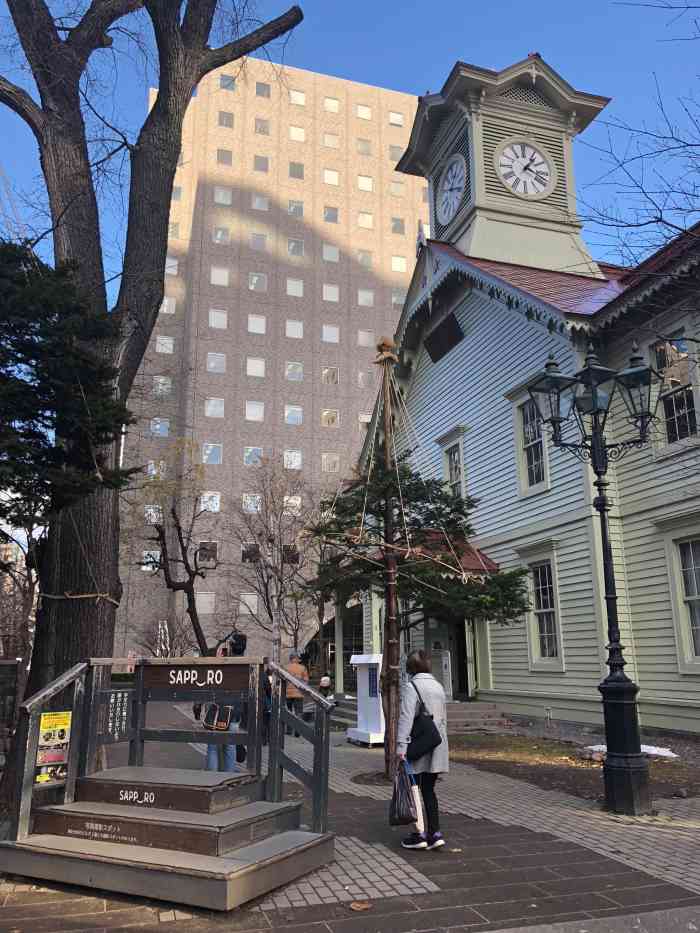 札幌时计台-"札幌到此一游的景点之一,小小的一幢建筑,.