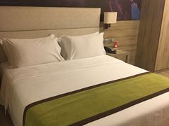 -西安大雁塔科技大学地铁站亚朵酒店