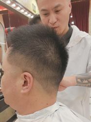-东方先生国潮男士理发馆