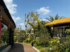 -茅草房·河畔园林火锅