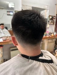 -兰建理发店