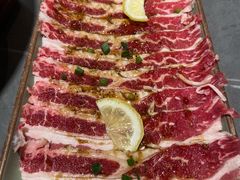 柠檬香草黑椒牛五花-小米烤肉-泥炉炭烤(常营店)
