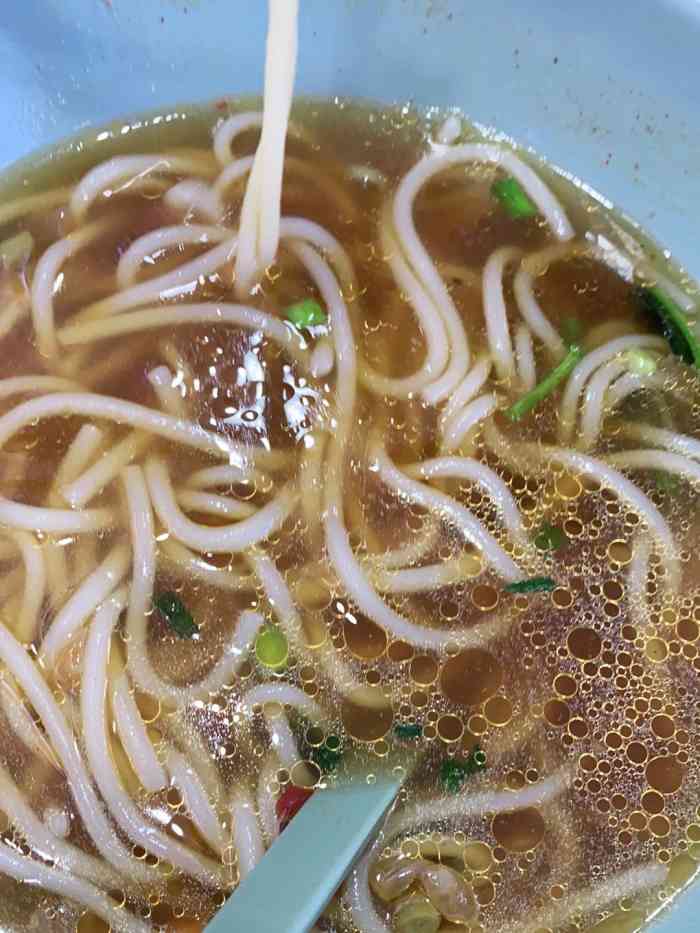 打分 加我就两个客人,还能搞错河粉圆粉,本湖南人,这个粉一点都不湖南