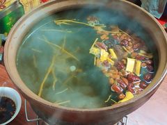 炭炉果鸡煲-威邵鸡煲(西华路总店)