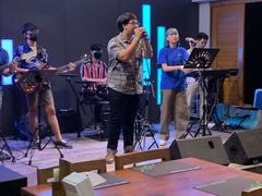 -Chom Cafe and Restaurant