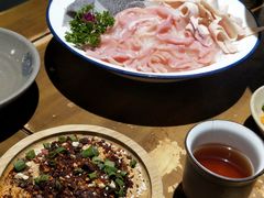 -白乐天毛肚火锅馆(解放碑店)