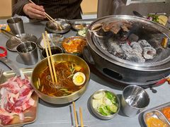 -围炉肉舍•炭烤活鳗•丹东海鲜烤肉(步行街店)