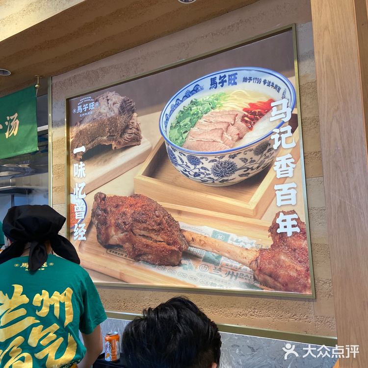 空档期被我们碰上。拌面的分量比汤面的量大噢