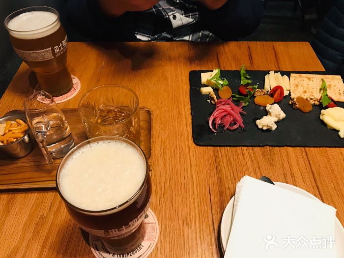 悠航鲜啤slow boat brewery(三里屯店)精酿啤酒图片