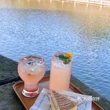 🍰问爆了！就在护城河边儿的咖啡店！✨