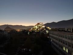 -平措康桑·和牛自助观景餐厅(布达拉宫店)