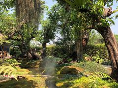 -Chom Cafe and Restaurant