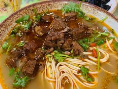 红烧牛肉面-金杨拉面王小吃面馆·牛三宝面·红烧牛肉粉