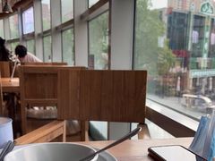 靠窗位-蜜桃餐厅·伴山(湖滨商业街店)