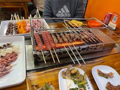 -哈尔滨小酒馆·鲜肉现穿自助烧烤(康新花园店)