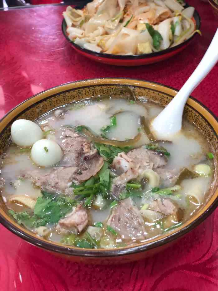 李记羊肉汤-"羊肉汤馆,超级好吃的地方,经常和朋友一起.