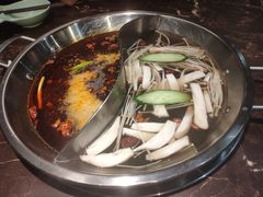 菌香鸳鸯锅-晓宇重庆火锅(赛格国际购物中心店)