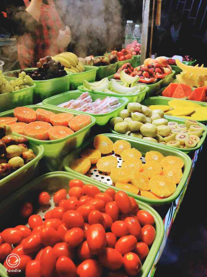 切果乐-"这家卖水果的商店就在解放碑步行街附近的新.