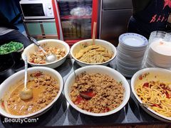 花甲-爆炸头阿姨小四川正宗川味小吃(无任何分店)