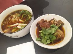 香辣牛骨汤面-贡梅老面馆·蟹粉面·无锡特色小吃(南长街主推店)