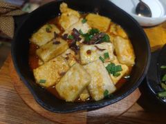 蒜香火腿包浆豆腐-云海肴·汽锅鸡·云南菜(天津国金汇店)