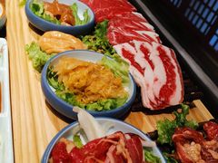 烤肉六拼-明洞阿姨·韩式酱蟹烤肉·创意料理(三元桥店)