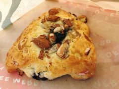Blueberry almond scone-星巴克(香港国际机场44号闸店)