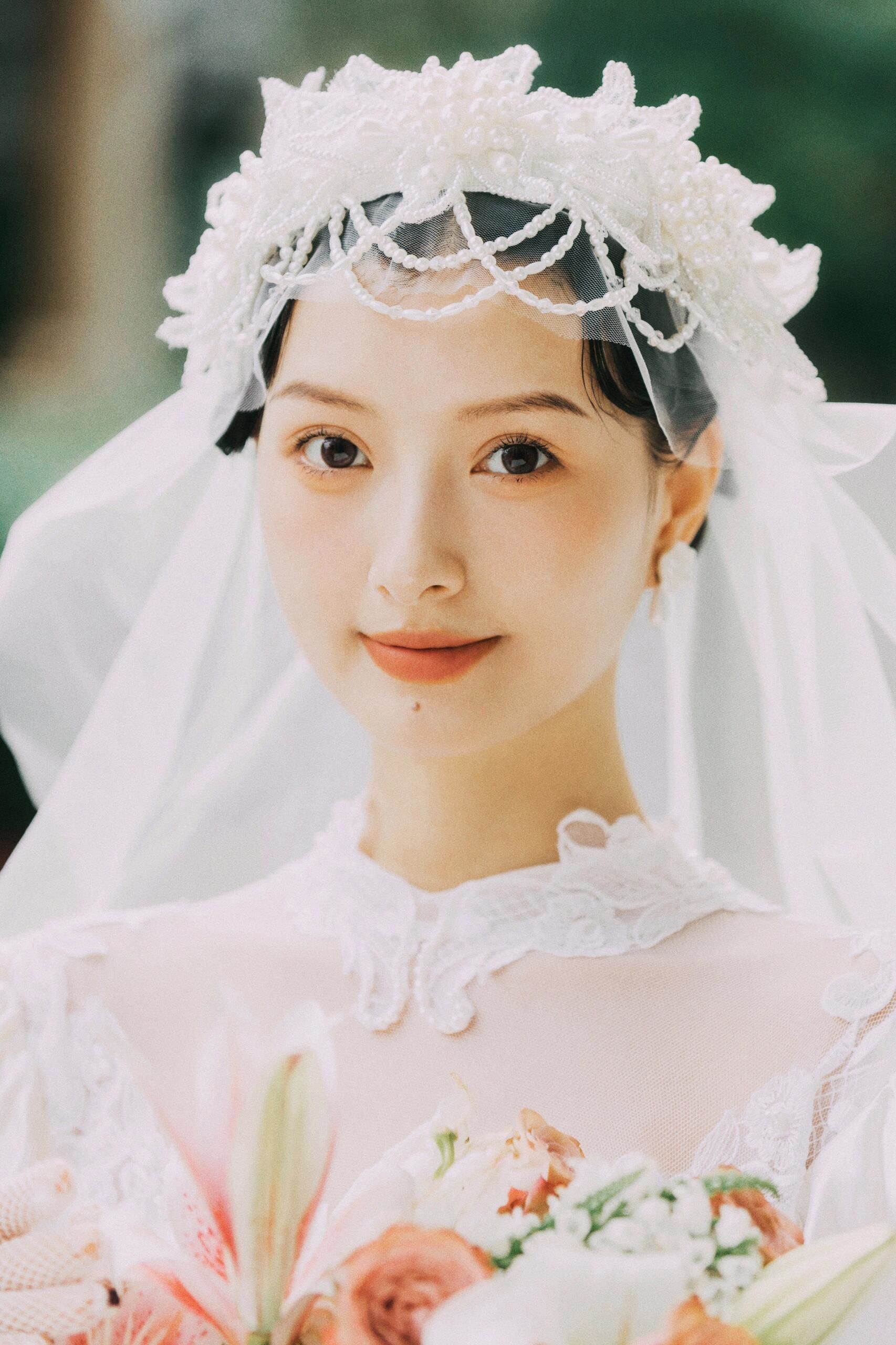 复古推波发型搭配白色蕾丝头纱还原民国大小