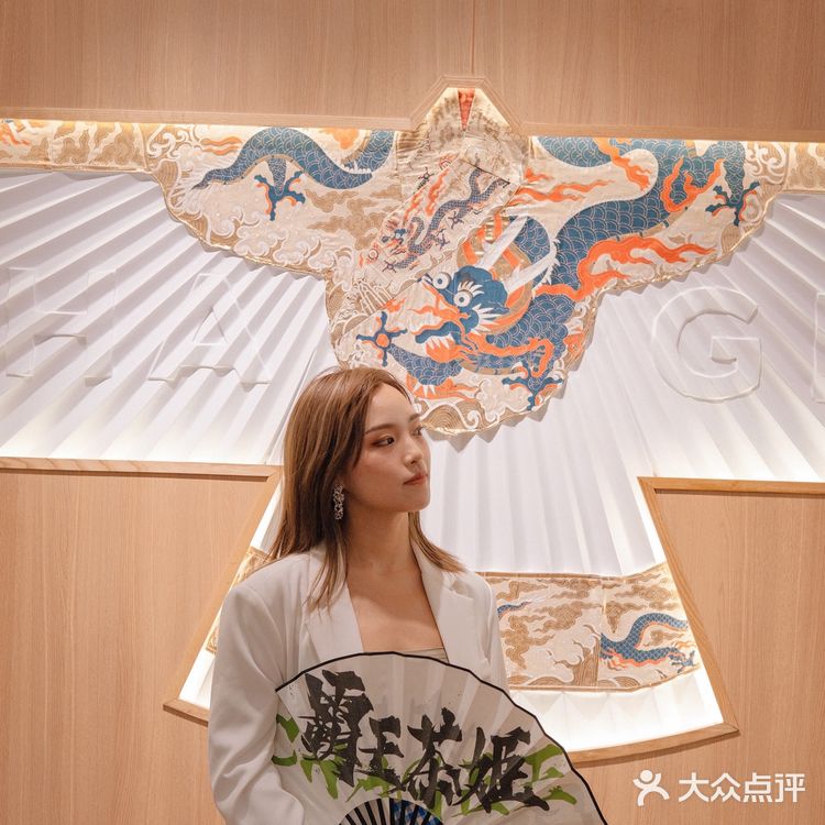 霸王茶姬开到成都了，春日桃桃好好喝