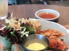 酥炸老虎虾香芒米纸卷配榴莲汁-CHINCHIN 青青·泰国料理(万象食家店)