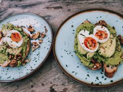 牛油果煮蛋吐司-RAC BAR(安福路店)