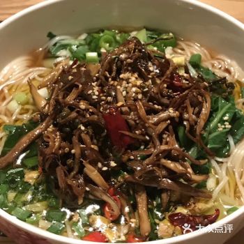 一碗吃了终身难忘的油鸡枞米线