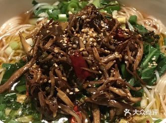 一碗吃了终身难忘的油鸡枞米线