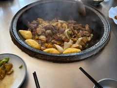 -粘豆包柴火铁锅炖