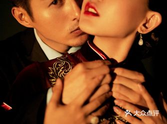 渴望一个笑容， 期待一阵春风， 你就刚刚好经过