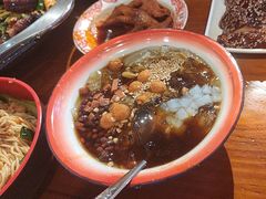-爆炸头阿姨小四川正宗川味小吃(无任何分店)