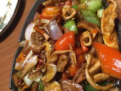 -老滇山寨•云南特色菜•地方菜•民族风情歌舞表演(金碧店)