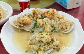 Steamed Scallops with Rice Noodles and Garlic