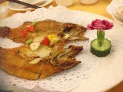 煎鲈鱼-金汇景海鲜酒家