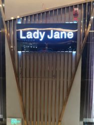 -Lady  Jane高端婚纱礼服馆
