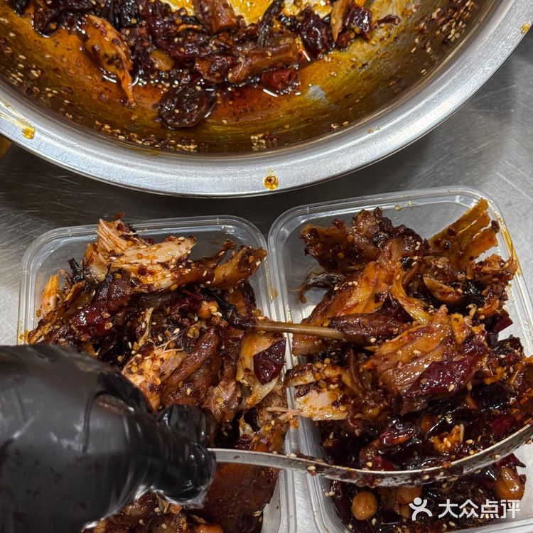 观音桥这家手撕兔，麻麻辣辣香迷糊了！！！