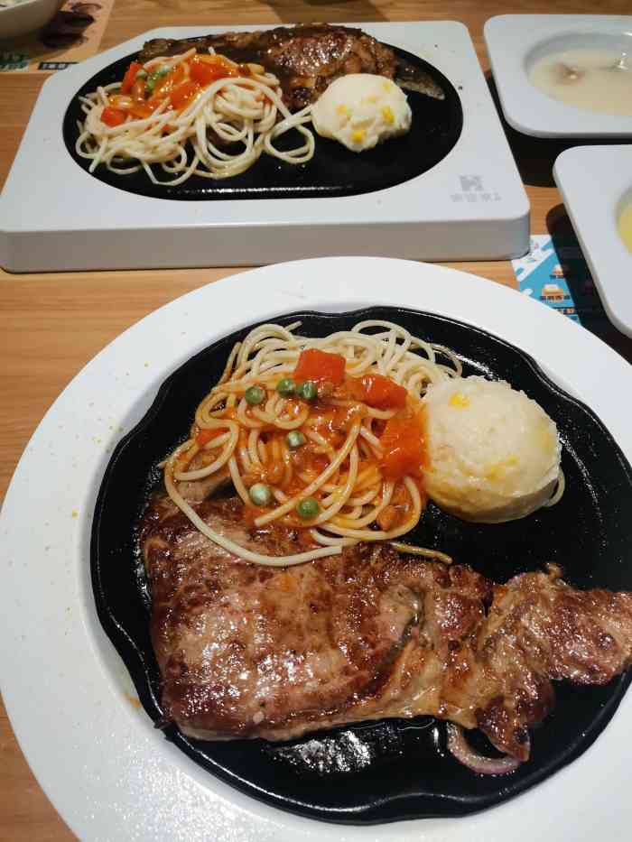 豪客来牛排(富兴金融中心店)-"富兴五楼今天又尝试了他们的新品阿胶牛