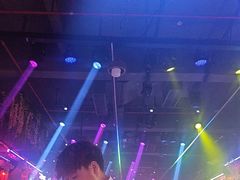 -喜鹊音乐酒馆(西街店)