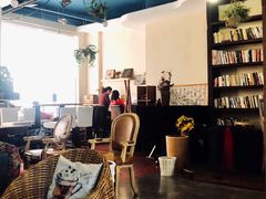 -房角石咖啡与书(吉大南校店)