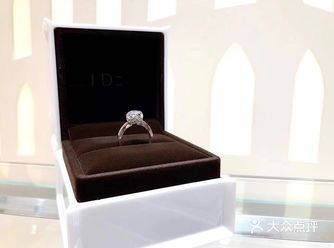 这款钻戒是IDo。TheMonment系列的风信子