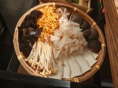 -尚尚仙·酸汤猪手·猪肚鸡火锅(华联万柳购物中心店)
