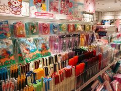 -名创优品(北京新中关购物中心地铁层店)