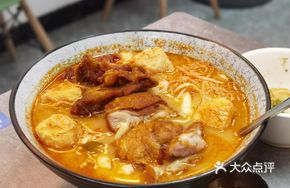 Tom Yum Chicken Rice Noodles