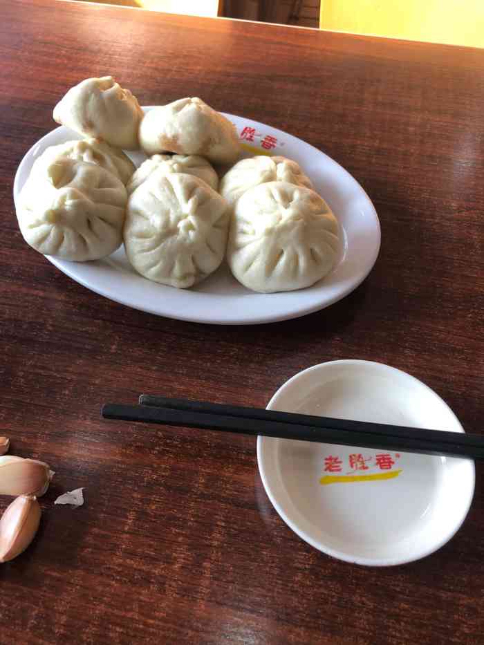 老胜香包子铺(五马路店"三个人去的,要了三碗馄饨,没有加鸡蛋,汤.