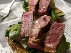 -卡普里披萨·牛扒·下午茶